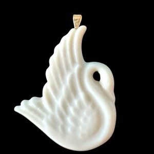 Vintage 14K Gold Loop Lenox White Porcelain Swan Pendant